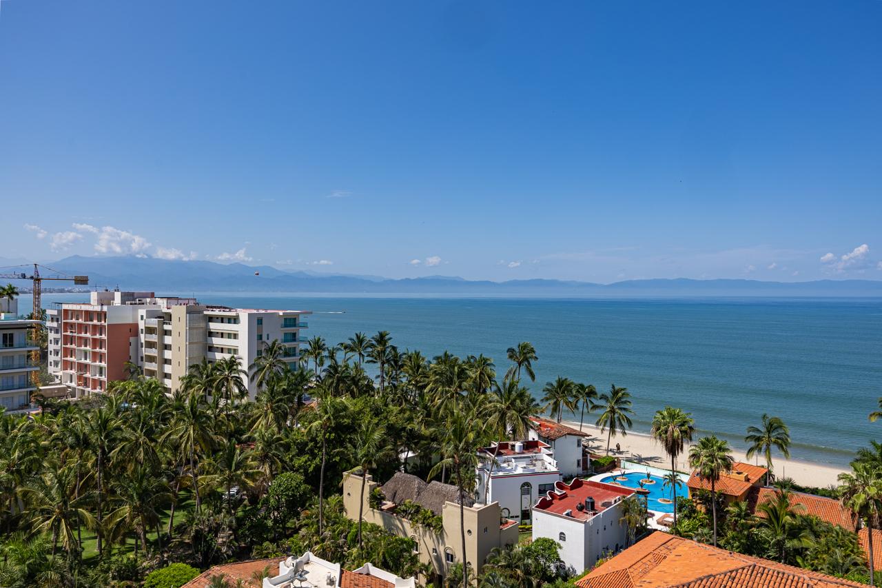 View over Bucerías toward Banderas Bay and the Sierra Madre