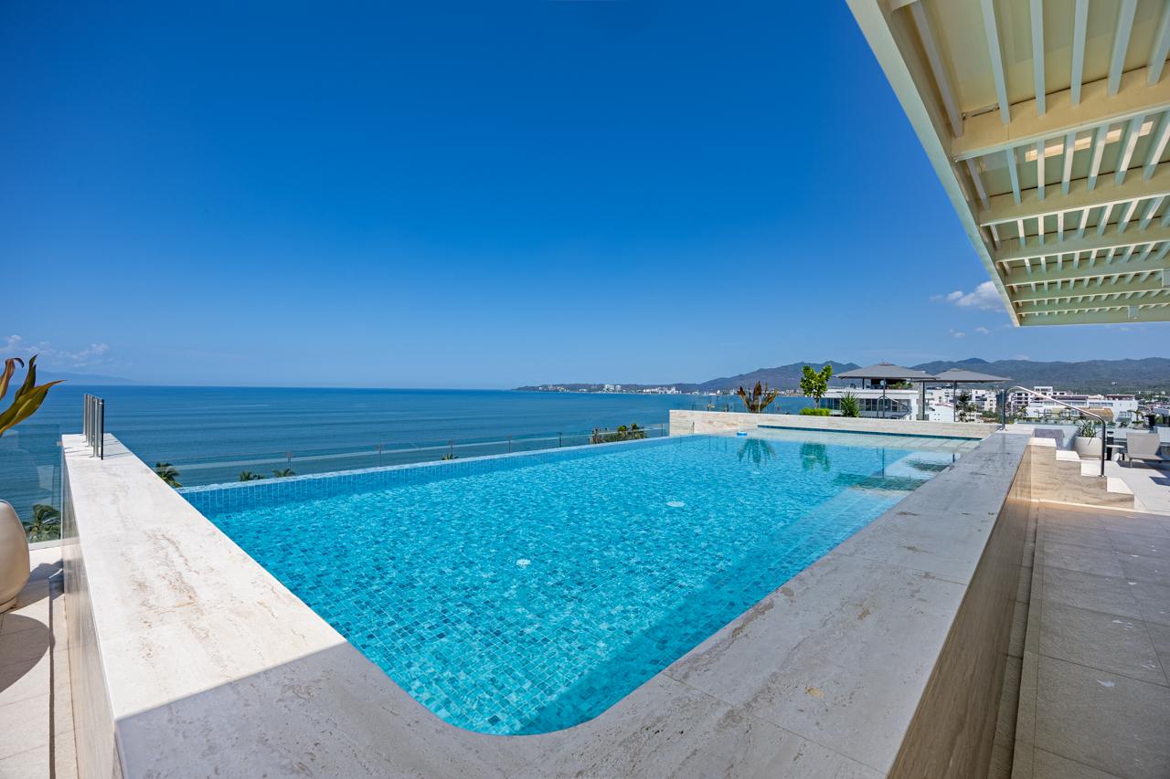 Rooftop infinity pool with ocean view at Casa Nayah, Bucerías